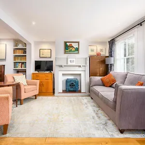 https://bird-sisters-cottage.brighton-hotels-england.com
