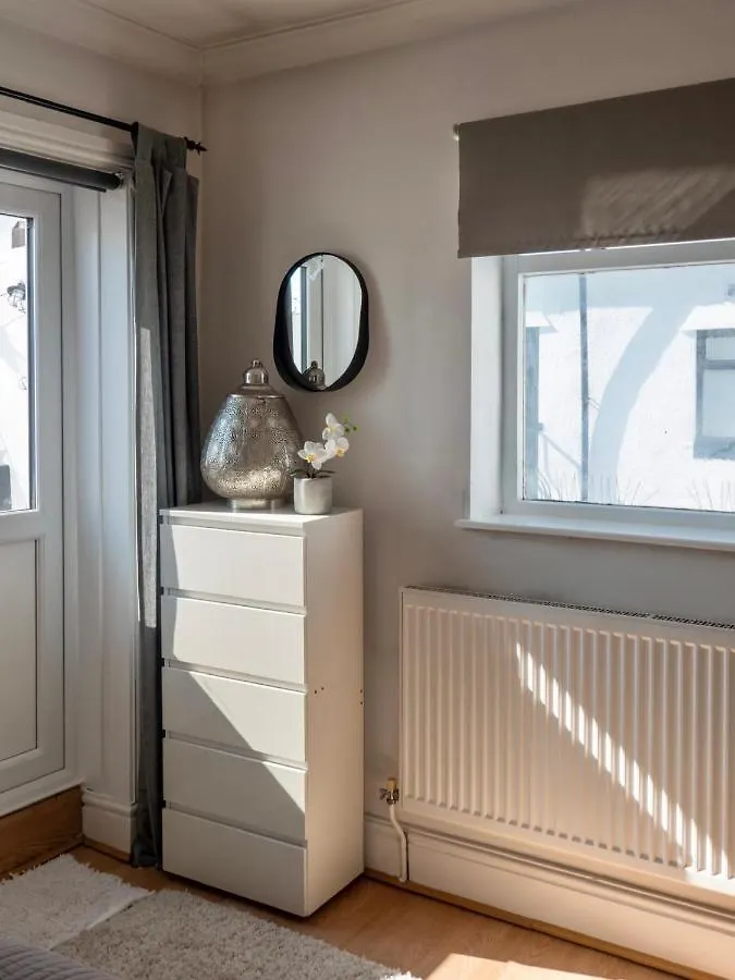 Penarth Town Apartment Cardiff 0*,