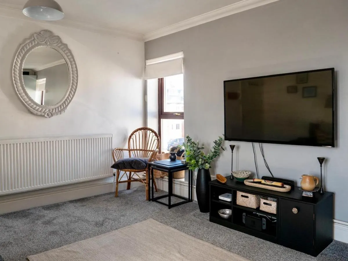 Penarth Town Apartment Cardiff 0*,